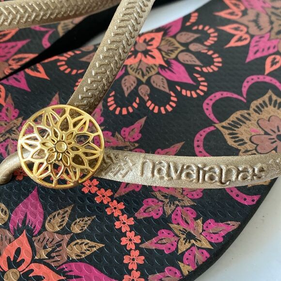 Havaianas LIMITED EDITION Swarovski Medallion Embellished Flip Flops Sz 10.5 - Picture 1 of 10